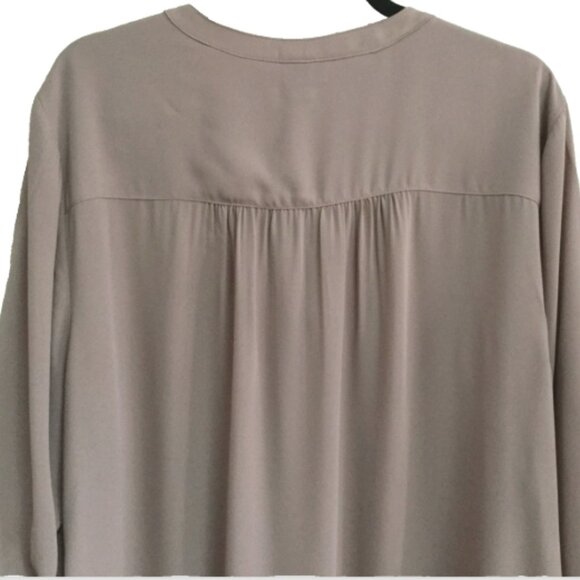 Torrid Women Size 3 3x 22-24 Tan Taupe Harper Blouse Top V-neck Button Front - Picture 7 of 10